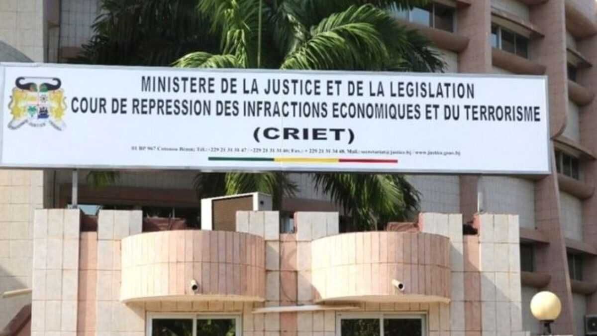 Bénin: procès de deux jeunes arrêtés avec des tréillis - Benin Web TV