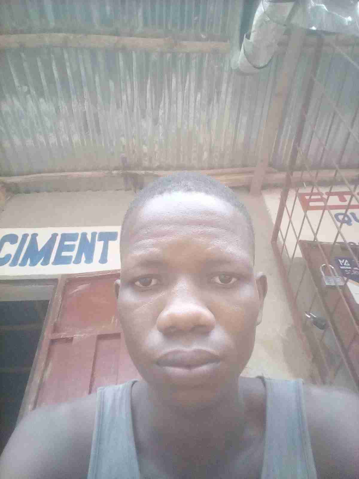 Romeo paterne Abahoumba